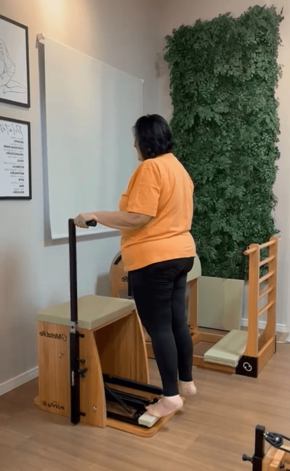 Exercício na Chair Metalife - Pilates para todas as idades
